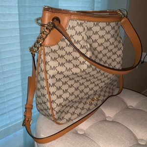 Michael Kors shoulder/cross body handbag